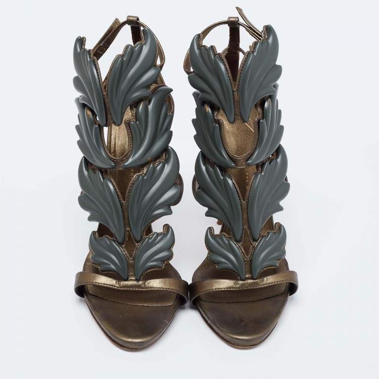 مملوكة مسبقًا Giuseppe Zanotti Olive Green Leather Argent Metal Wing Strappy Sandals Size 38.5
