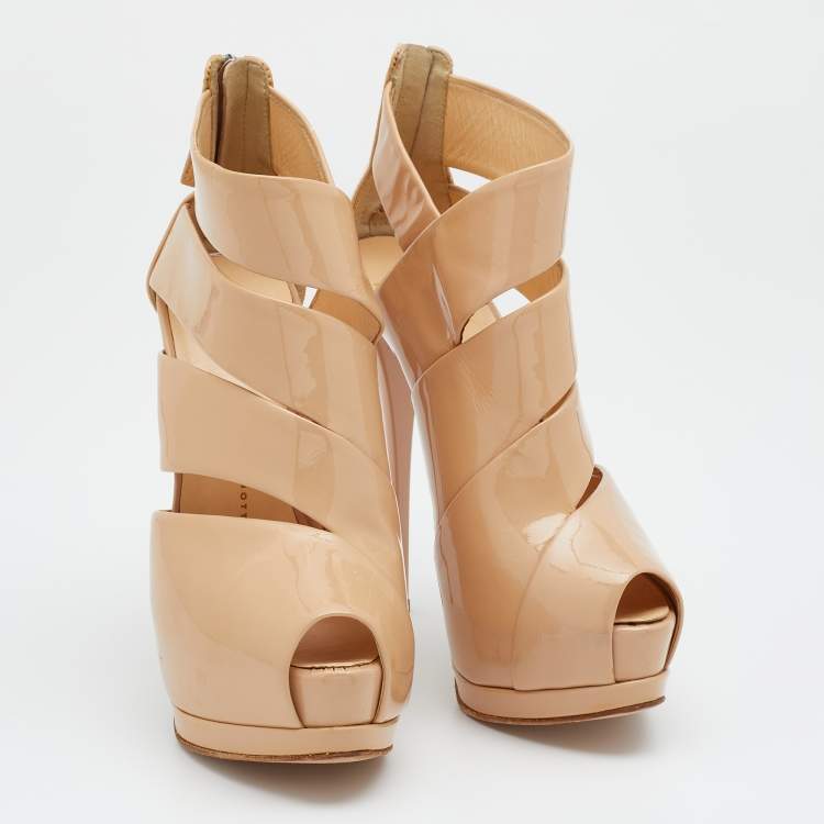مملوكة مسبقًا Giuseppe Zanotti Beige Patent Leather Peep Toe Platform Booties Size 36