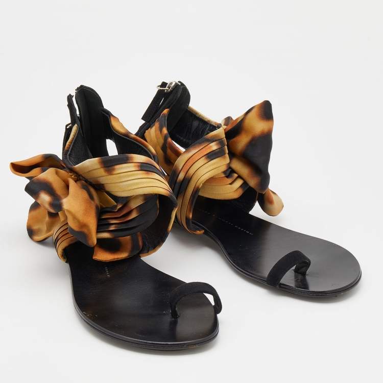 Pre Owned Giuseppe Zanotti Black/Beige Suede and Fabric Bow Ankle Strap Flat Sandals Size 39