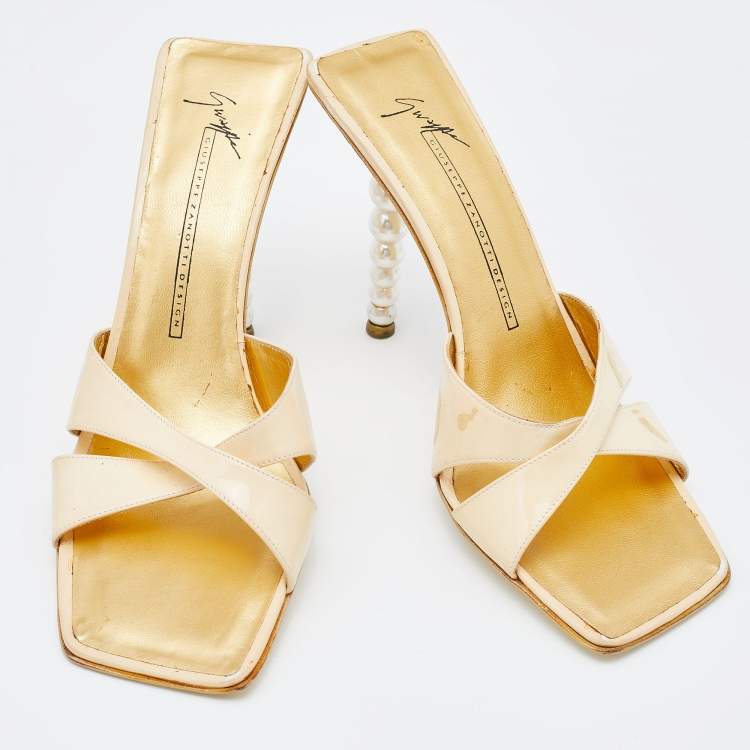 Pre Owned Giuseppe Zanotti Cream Patent Leather Vicini Pearl Heel Slide Sandals Size 38