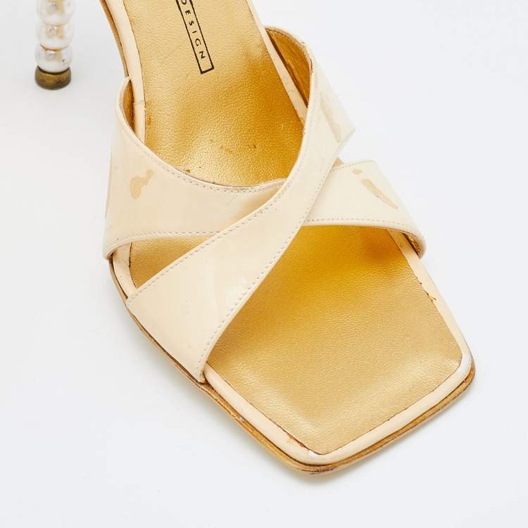 Pre Owned Giuseppe Zanotti Cream Patent Leather Vicini Pearl Heel Slide Sandals Size 38