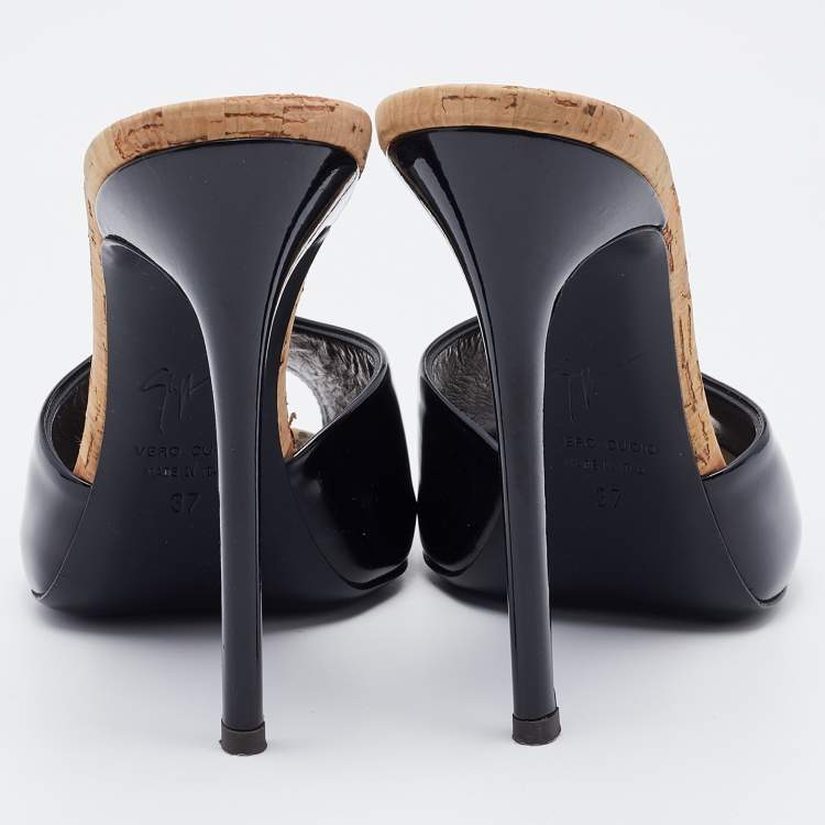 مملوكة مسبقًا Giuseppe Zanotti Black Patent Leather Slide Sandals Size 37