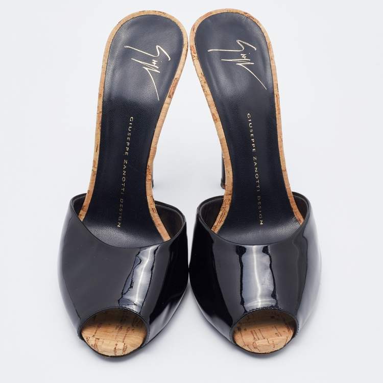 مملوكة مسبقًا Giuseppe Zanotti Black Patent Leather Slide Sandals Size 37