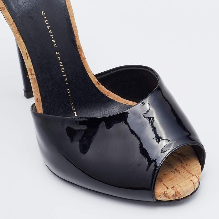 مملوكة مسبقًا Giuseppe Zanotti Black Patent Leather Slide Sandals Size 37