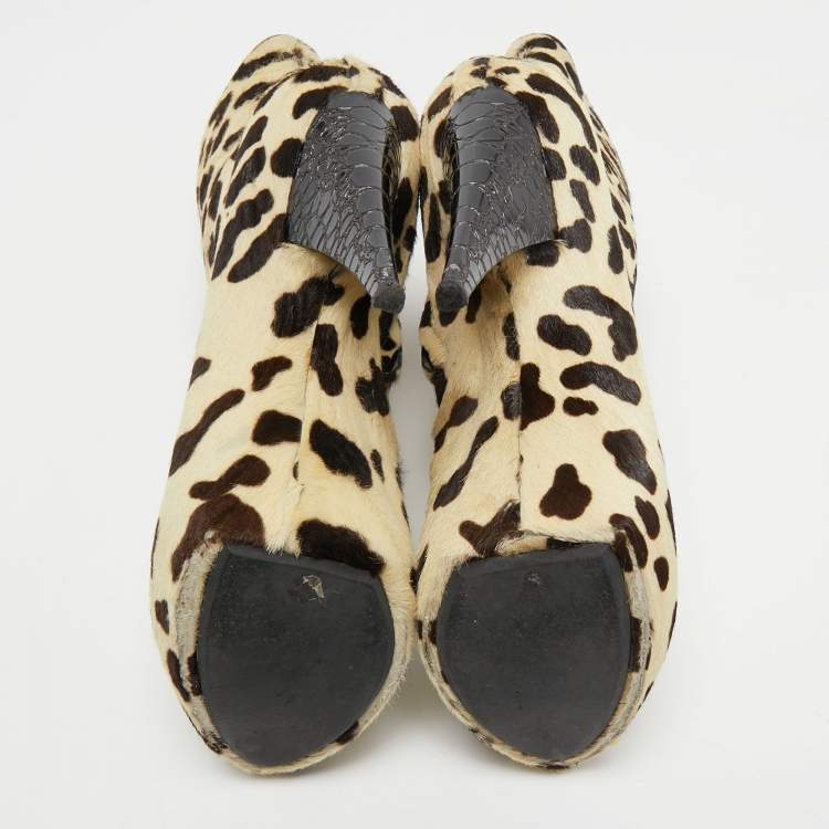 مملوكة مسبقًا Giuseppe Zanotti Beige/Brown Calf Hair Ankle Boots Size 40 