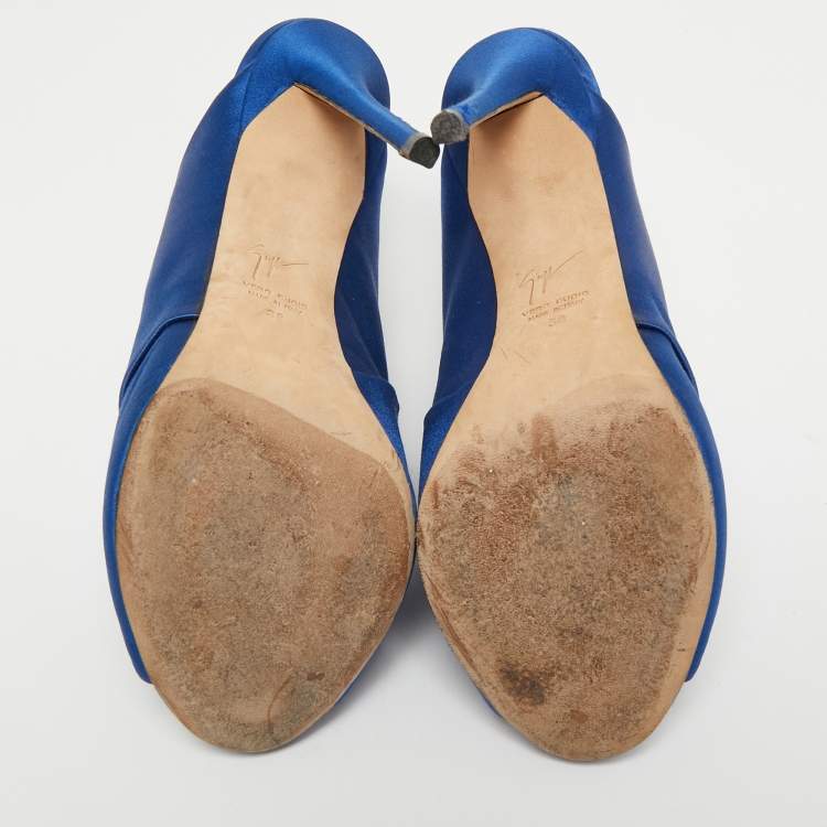 مملوكة مسبقًا Giuseppe Zanotti Blue Satin Mule Sandals Size 38