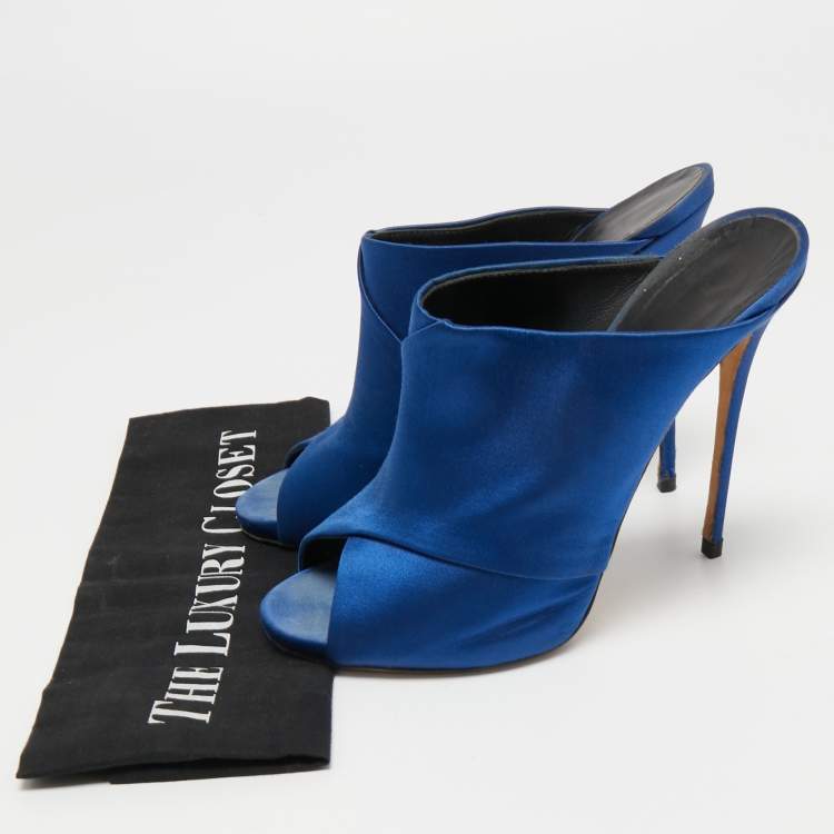 مملوكة مسبقًا Giuseppe Zanotti Blue Satin Mule Sandals Size 38