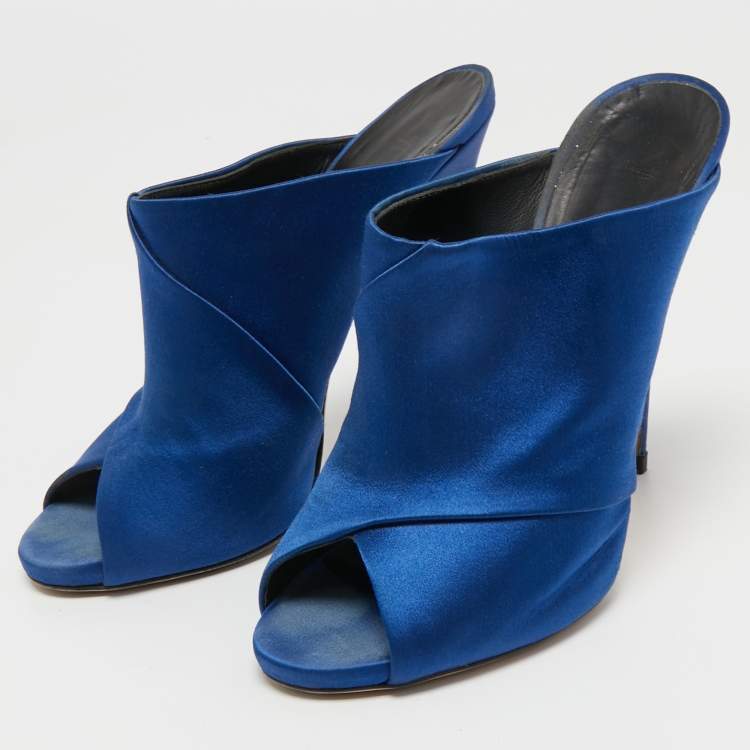 مملوكة مسبقًا Giuseppe Zanotti Blue Satin Mule Sandals Size 38
