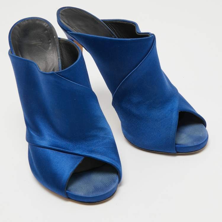 مملوكة مسبقًا Giuseppe Zanotti Blue Satin Mule Sandals Size 38