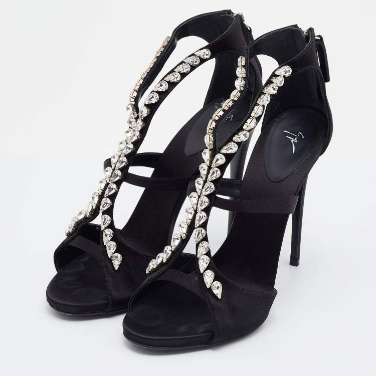 مملوكة مسبقًا Giuseppe Zanotti Black Satin Crystal Embellished T-Strap Sandals Size 40