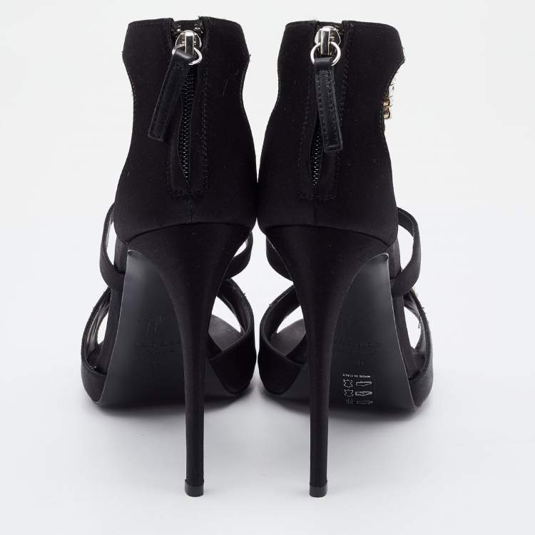 مملوكة مسبقًا Giuseppe Zanotti Black Satin Crystal Embellished T-Strap Sandals Size 40