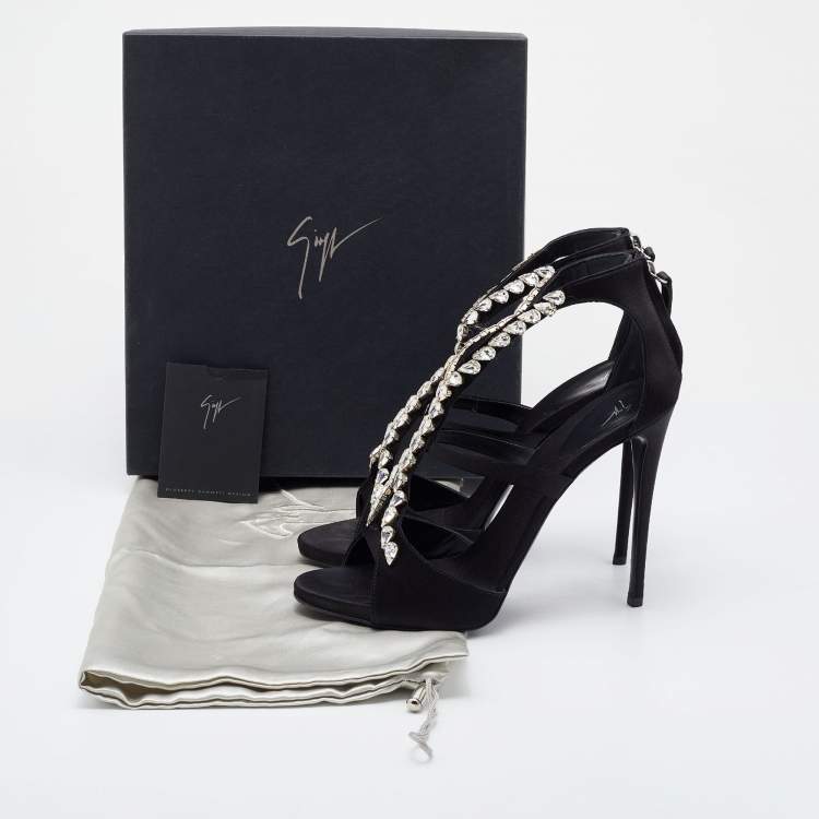 مملوكة مسبقًا Giuseppe Zanotti Black Satin Crystal Embellished T-Strap Sandals Size 40