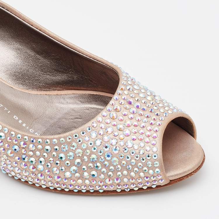 مملوكة مسبقًا Giuseppe Zanotti Metallic Peach Crystal Embellished Peep Toe Wedge Pumps Size 36