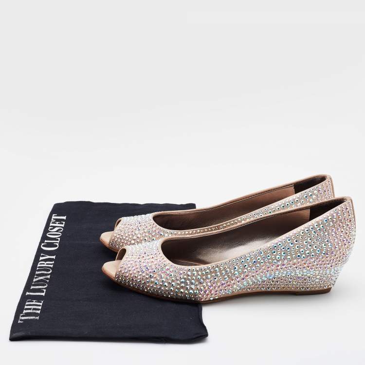 مملوكة مسبقًا Giuseppe Zanotti Metallic Peach Crystal Embellished Peep Toe Wedge Pumps Size 36