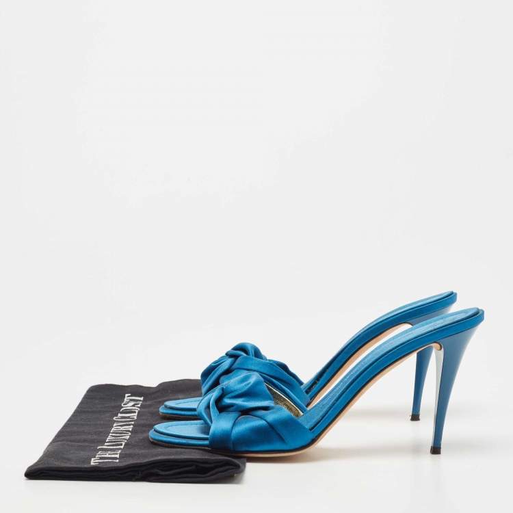 مملوكة مسبقًا Giuseppe Zanotti Blue Satin Slide Sandals Size 40