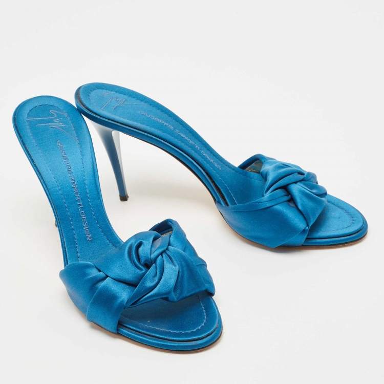 مملوكة مسبقًا Giuseppe Zanotti Blue Satin Slide Sandals Size 40