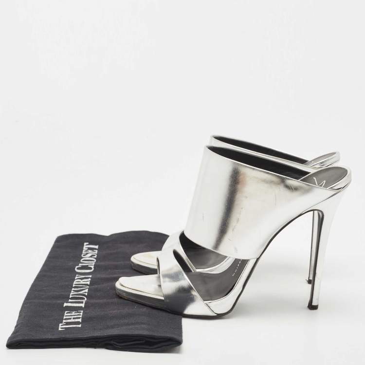 مملوكة مسبقًا Giuseppe Zanotti Metallic Silver Leather Andrea Mules Size 39