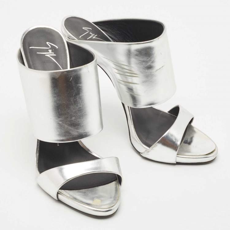 مملوكة مسبقًا Giuseppe Zanotti Metallic Silver Leather Andrea Mules Size 39