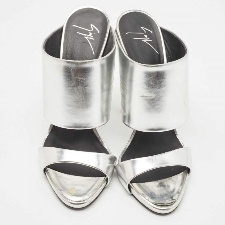 مملوكة مسبقًا Giuseppe Zanotti Metallic Silver Leather Andrea Mules Size 39