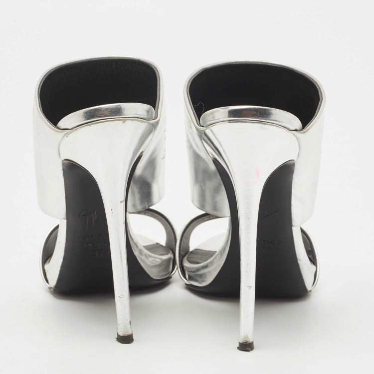 مملوكة مسبقًا Giuseppe Zanotti Metallic Silver Leather Andrea Mules Size 39