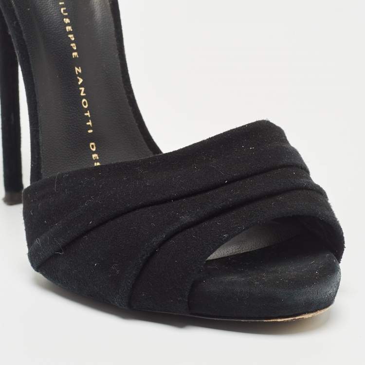 مملوكة مسبقًا Giuseppe Zanotti Black Suede Buckle Detail Sandals Size 36