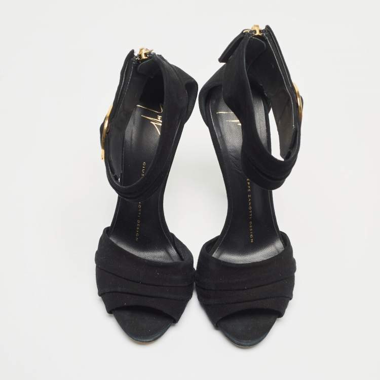 مملوكة مسبقًا Giuseppe Zanotti Black Suede Buckle Detail Sandals Size 36
