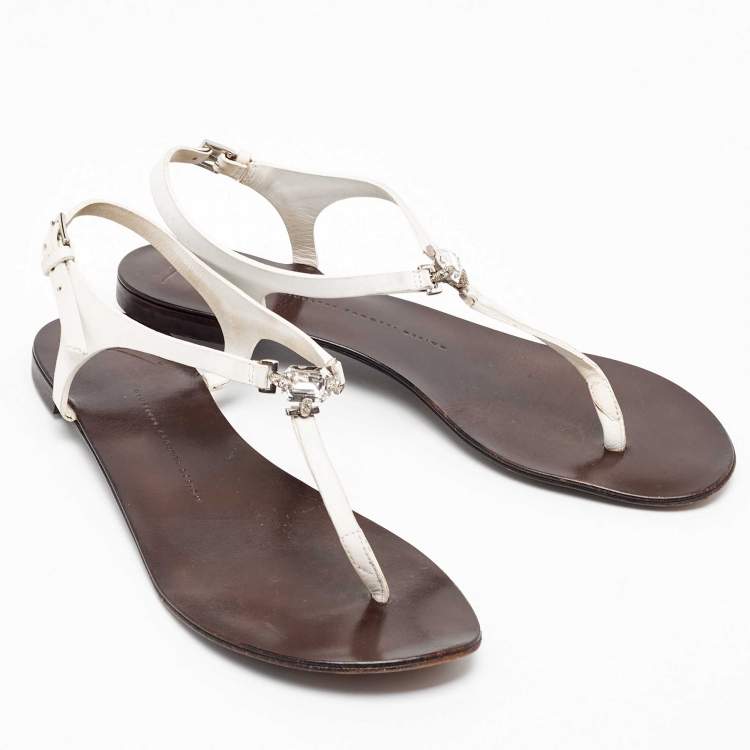 مملوكة مسبقًا Giuseppe Zanotti White Leather Crystal Embellished Thong Flat Sandals Size 40.5