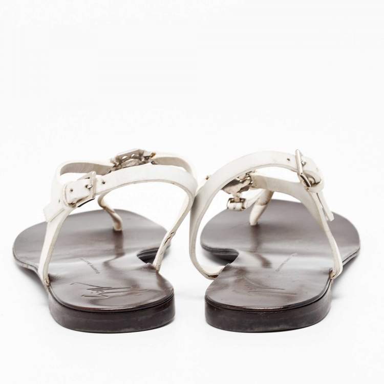 مملوكة مسبقًا Giuseppe Zanotti White Leather Crystal Embellished Thong Flat Sandals Size 40.5