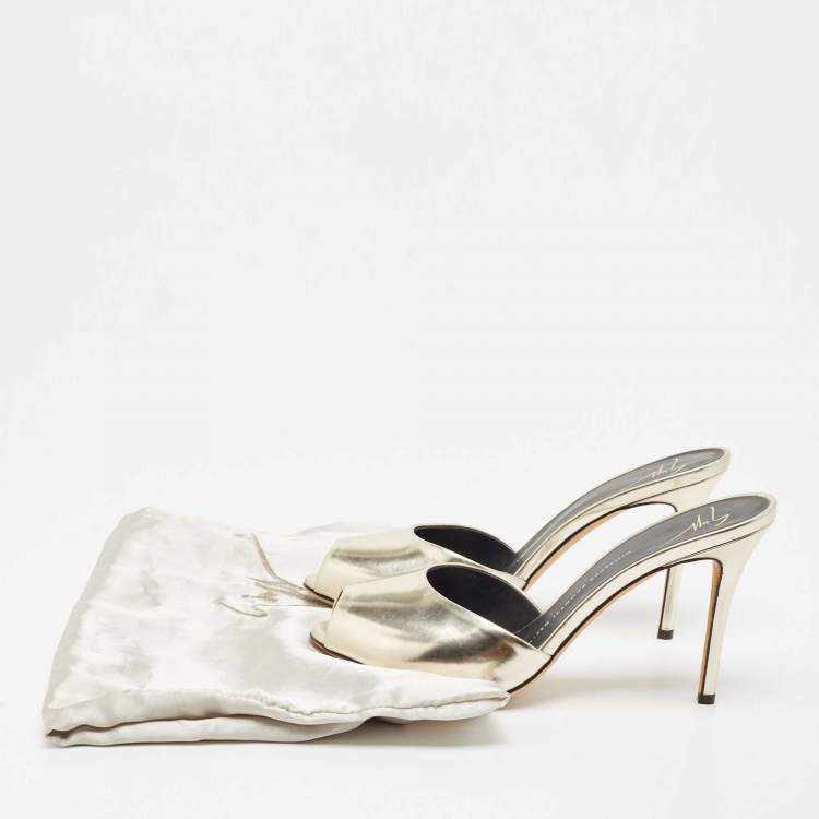 Pre Owned Giuseppe Zanotti Gold Leather Slide Sandals Size 38