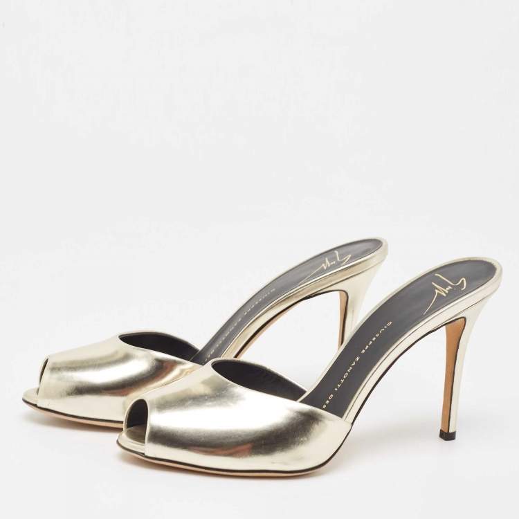 Pre Owned Giuseppe Zanotti Gold Leather Slide Sandals Size 38