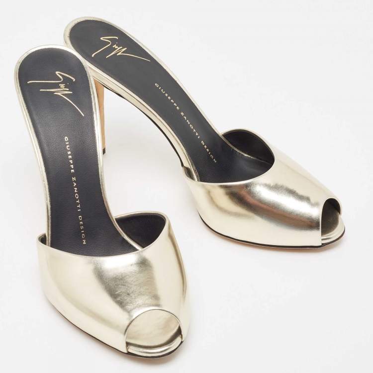 Pre Owned Giuseppe Zanotti Gold Leather Slide Sandals Size 38