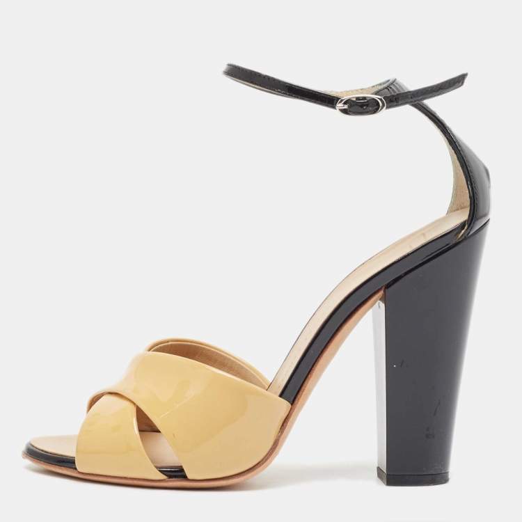 مملوكة مسبقًا Giuseppe Zanotti Beige/Black Patent Leather Cross Strap Open Toe Sandals Size 36