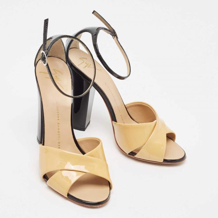 مملوكة مسبقًا Giuseppe Zanotti Beige/Black Patent Leather Cross Strap Open Toe Sandals Size 36