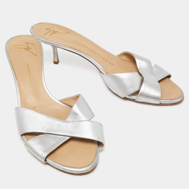 Pre Owned Giuseppe Zanotti Silver Leather Slide Sandals Size 39