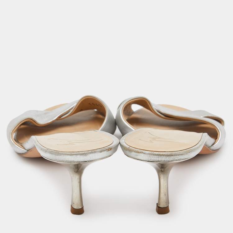 Pre Owned Giuseppe Zanotti Silver Leather Slide Sandals Size 39