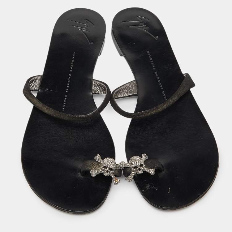 Pre Owned Giuseppe Zanotti Black Suede Crystal Skull  Toe Ring Sandals Size 38