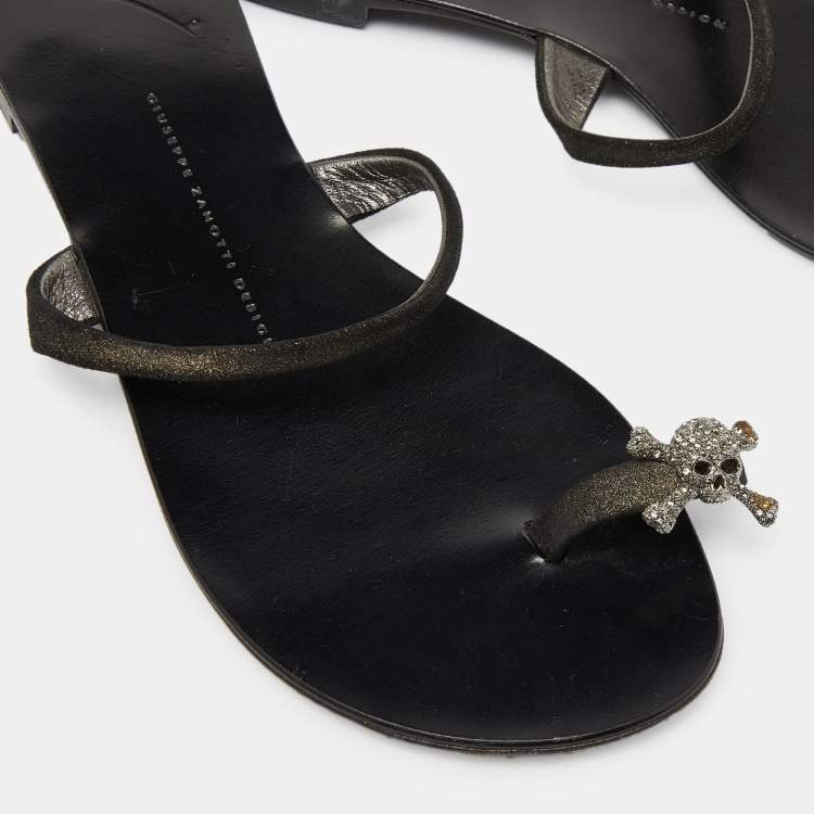 Pre Owned Giuseppe Zanotti Black Suede Crystal Skull  Toe Ring Sandals Size 38