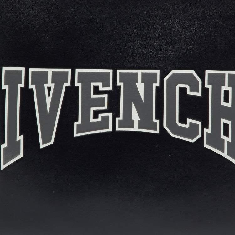 Pre Owned حقيبة جيفنشي بومبون جلد أسود بشعار زيبر