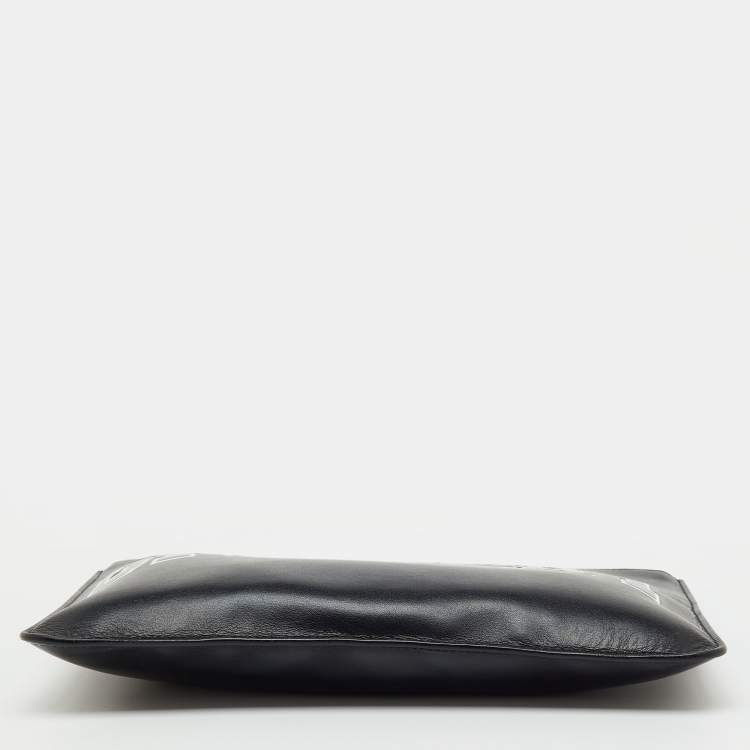 Pre Owned حقيبة جيفنشي بومبون جلد أسود بشعار زيبر