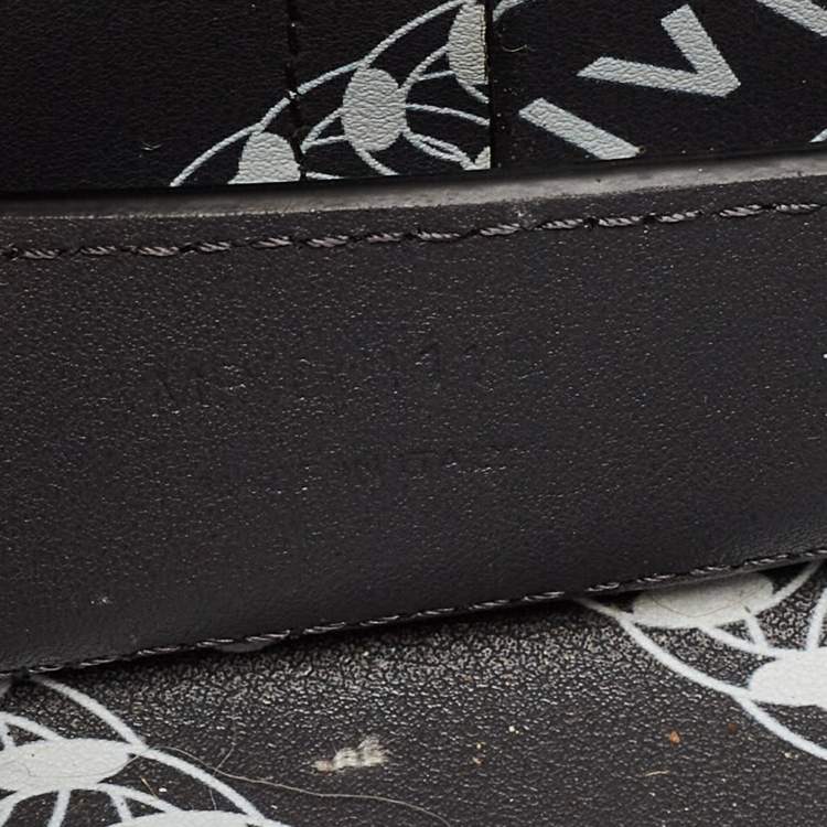 Pre Owned Givenchy Grey/White Leather Wing Shopping Tote