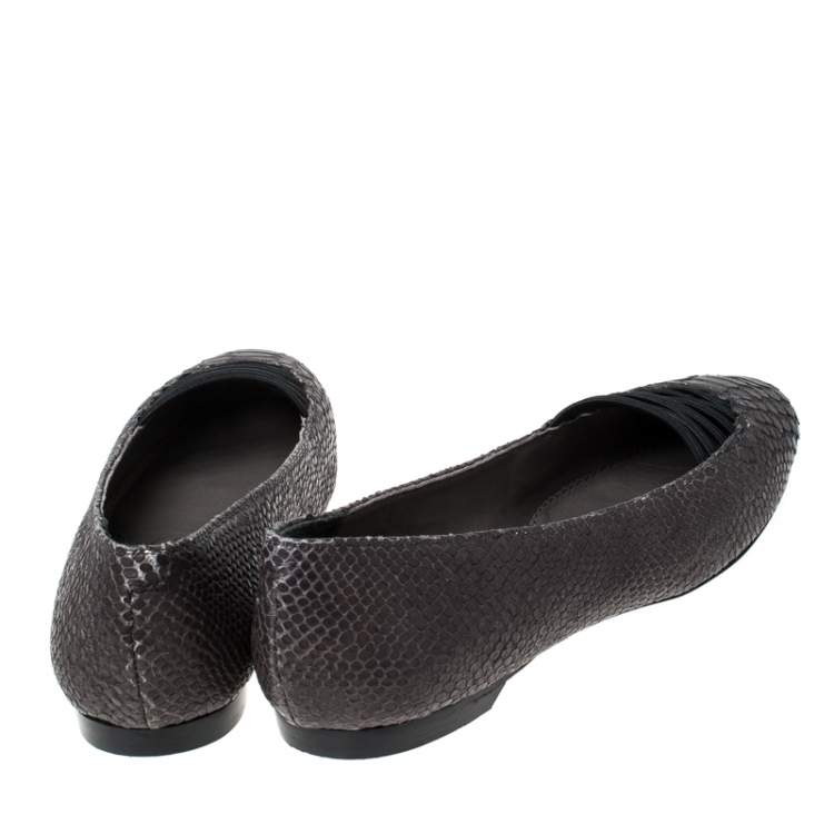 مملوكة مسبقًا Givenchy Grey Python Embossed Leather Ballet Flats Size 38.5