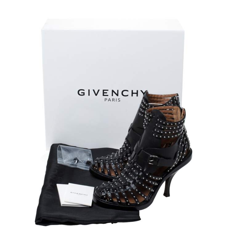 مملوكة مسبقًا Givenchy Black Leather Studded Gladiator Sandals Size 37