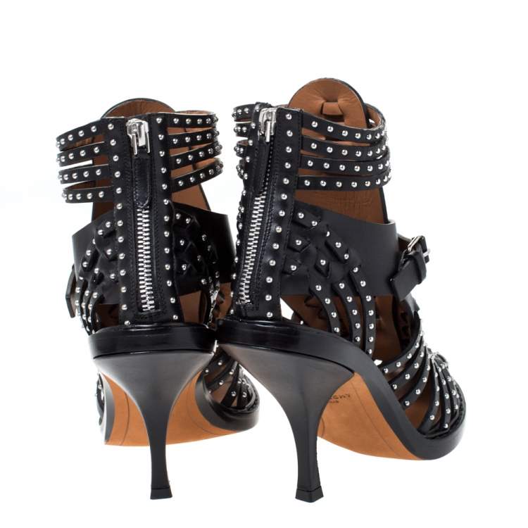 مملوكة مسبقًا Givenchy Black Leather Studded Gladiator Sandals Size 37