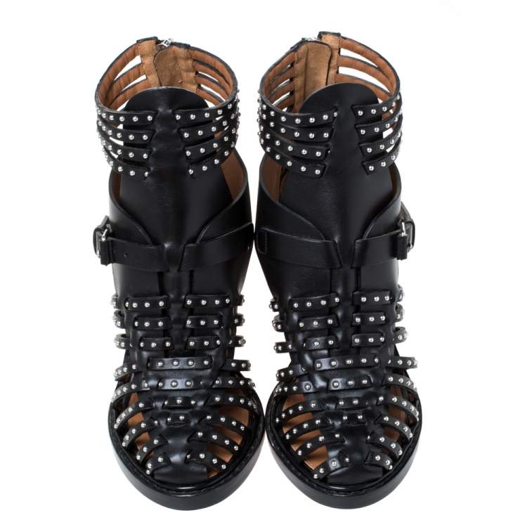 مملوكة مسبقًا Givenchy Black Leather Studded Gladiator Sandals Size 37