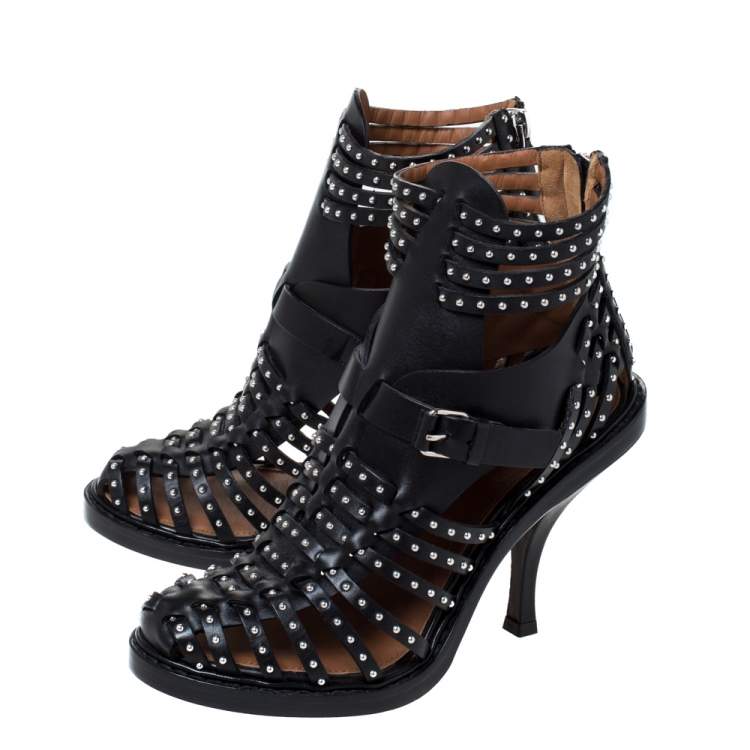 مملوكة مسبقًا Givenchy Black Leather Studded Gladiator Sandals Size 37