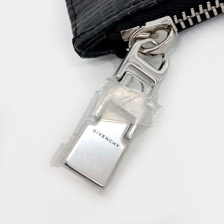 Pre Owned Givenchy Black Leather clutch