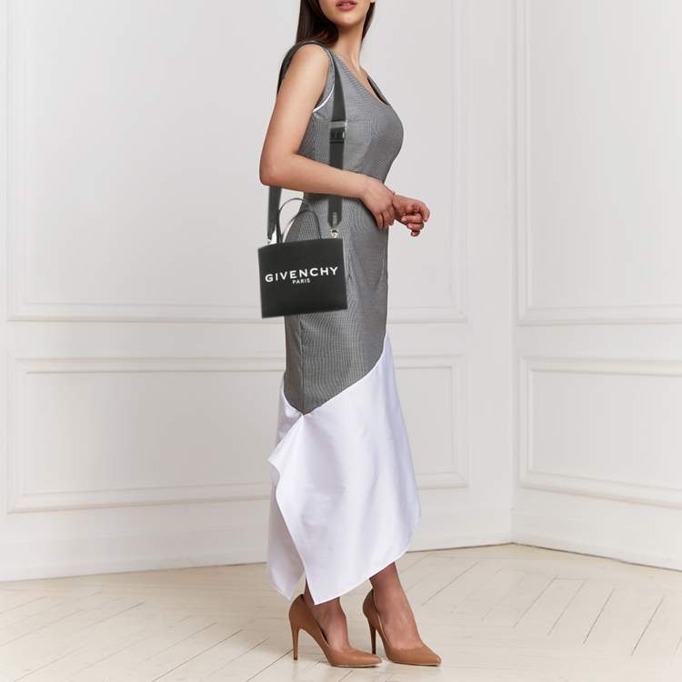 مملوكة مسبقًا Givenchy Black Canvas Mini Vertical G Tote