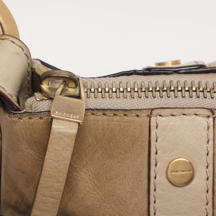 مملوكة مسبقًا Givenchy Beige Leather Tassel Shoulder Bag