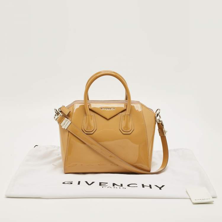 مملوكة مسبقًا Givenchy Antigona Small Beige Patent Leather Satchel