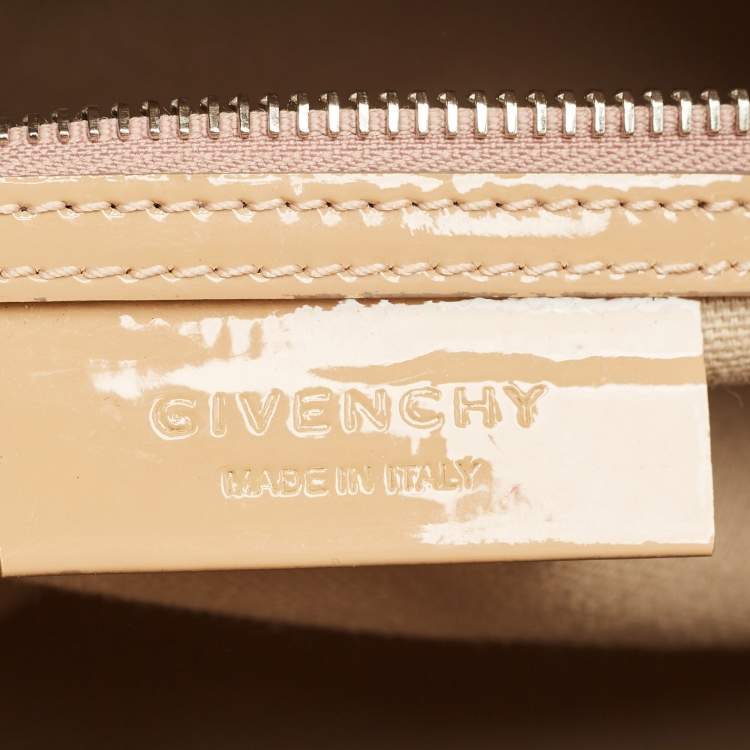 مملوكة مسبقًا Givenchy Antigona Small Beige Patent Leather Satchel